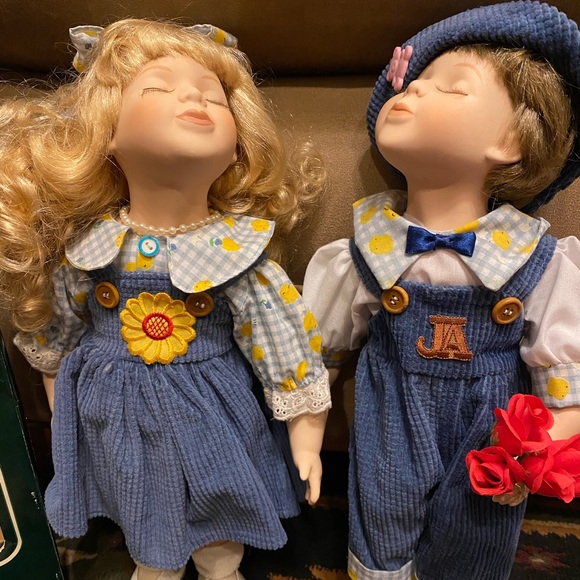 Geppeddo Kissing Katie & Kyle Dolls - Picture 2 of 8